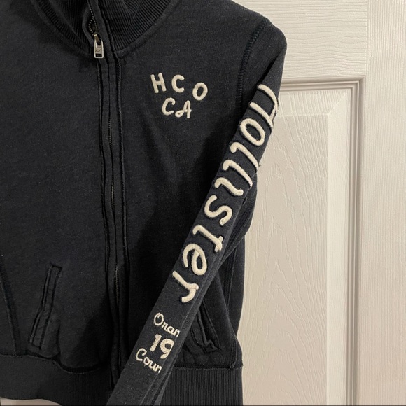 Hollister Crop Sweater - Picture 2 of 4